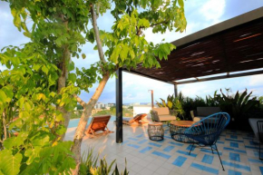 Spacious Studio, incredible rooftop with sea view